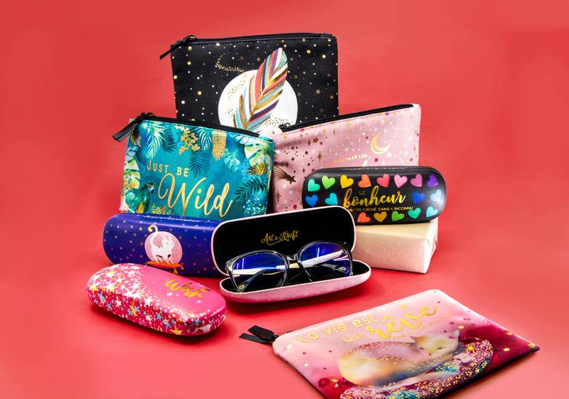 groupe-editor-fabric-zip-bags-and-printed-glasses-cases,-with-gold-finish,-available-in-4-different-graphic-styles!